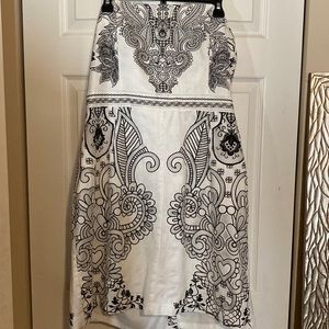 Adorable strapless or spaghetti strap dress.